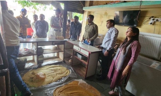 SDM inspected Mawa factory in Dedla, Dhar